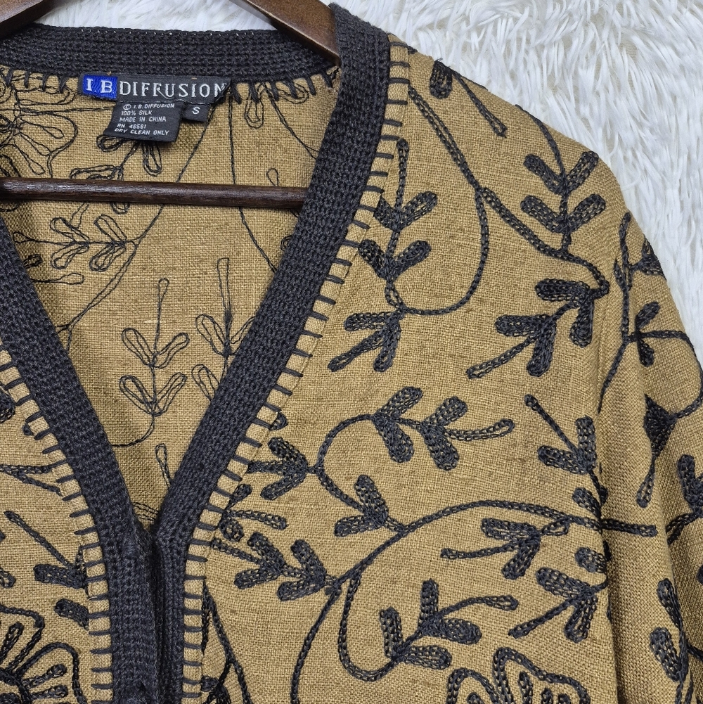 Vtg IB Diffusion Floral Embroidered Tan 100% Silk Cardigan Womens‎ S Twee Boho